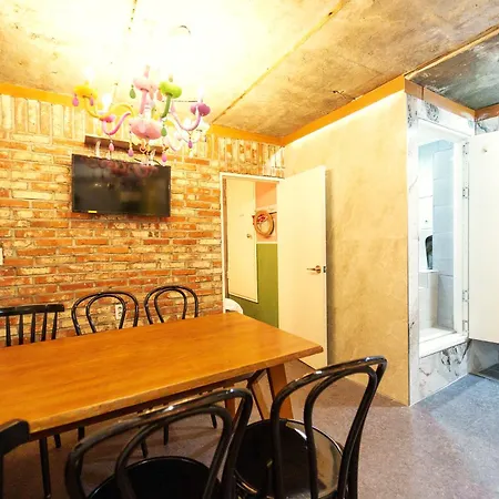 B-Gu & Anne House Hongik Station Apartment Seoul Exterior photo